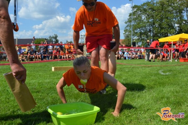 FOTO: V Skakovcih šaljive igre nasmejale do solz